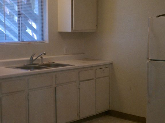 3rd image of 2318 Oakmont St APT 2