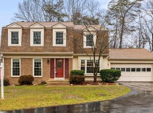 8823 Shadowlake Way, Springfield, VA 22153