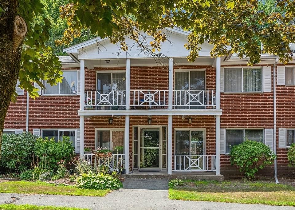 1st image of 14 Bayberry Dr APT 2