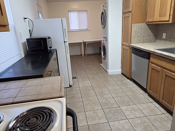 5th image of 409 N Horners Ln