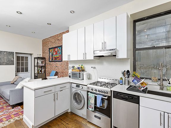 3rd image of 210 W 88th St #1G