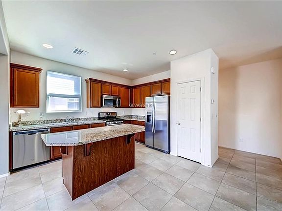 4th image of 1084 Water Cove St