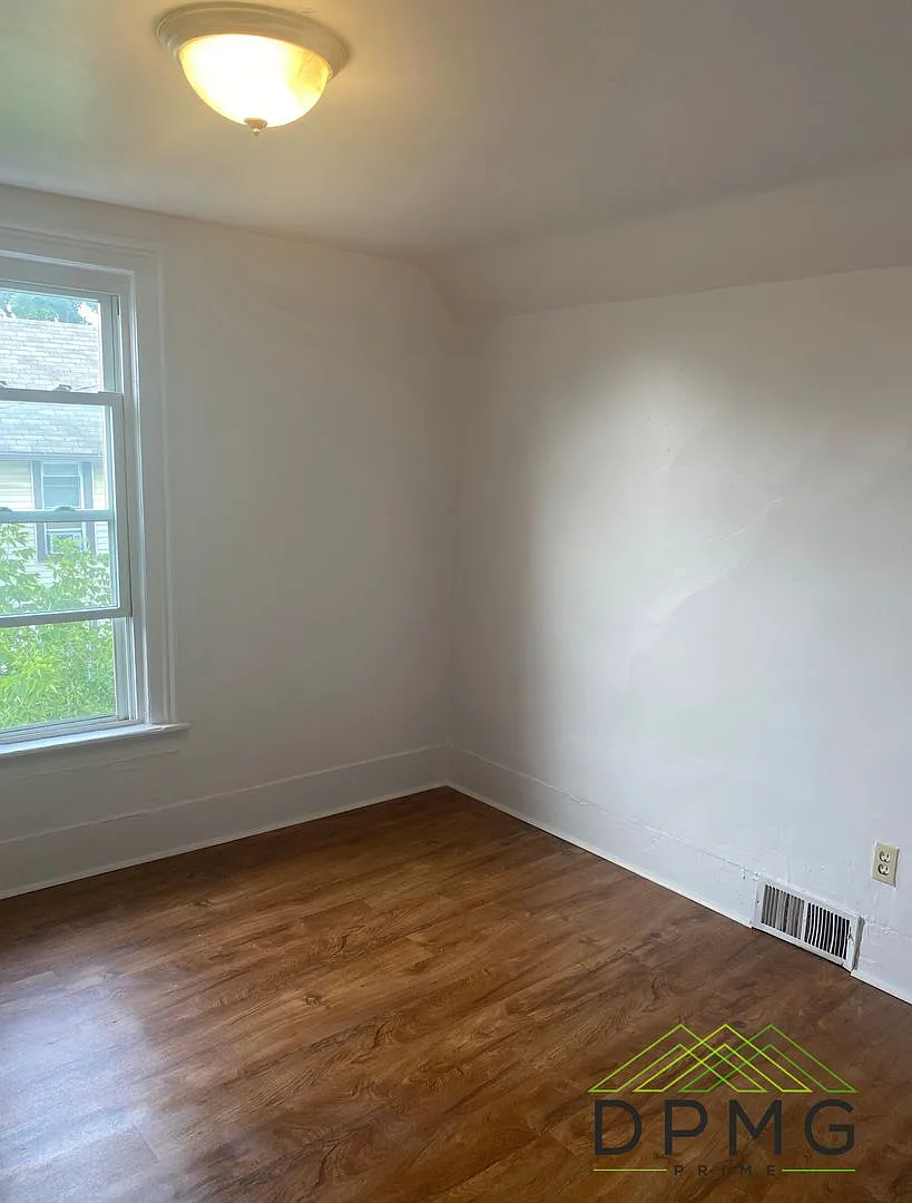 128 S Hosmer St Lansing, MI 48912 — Photo 1