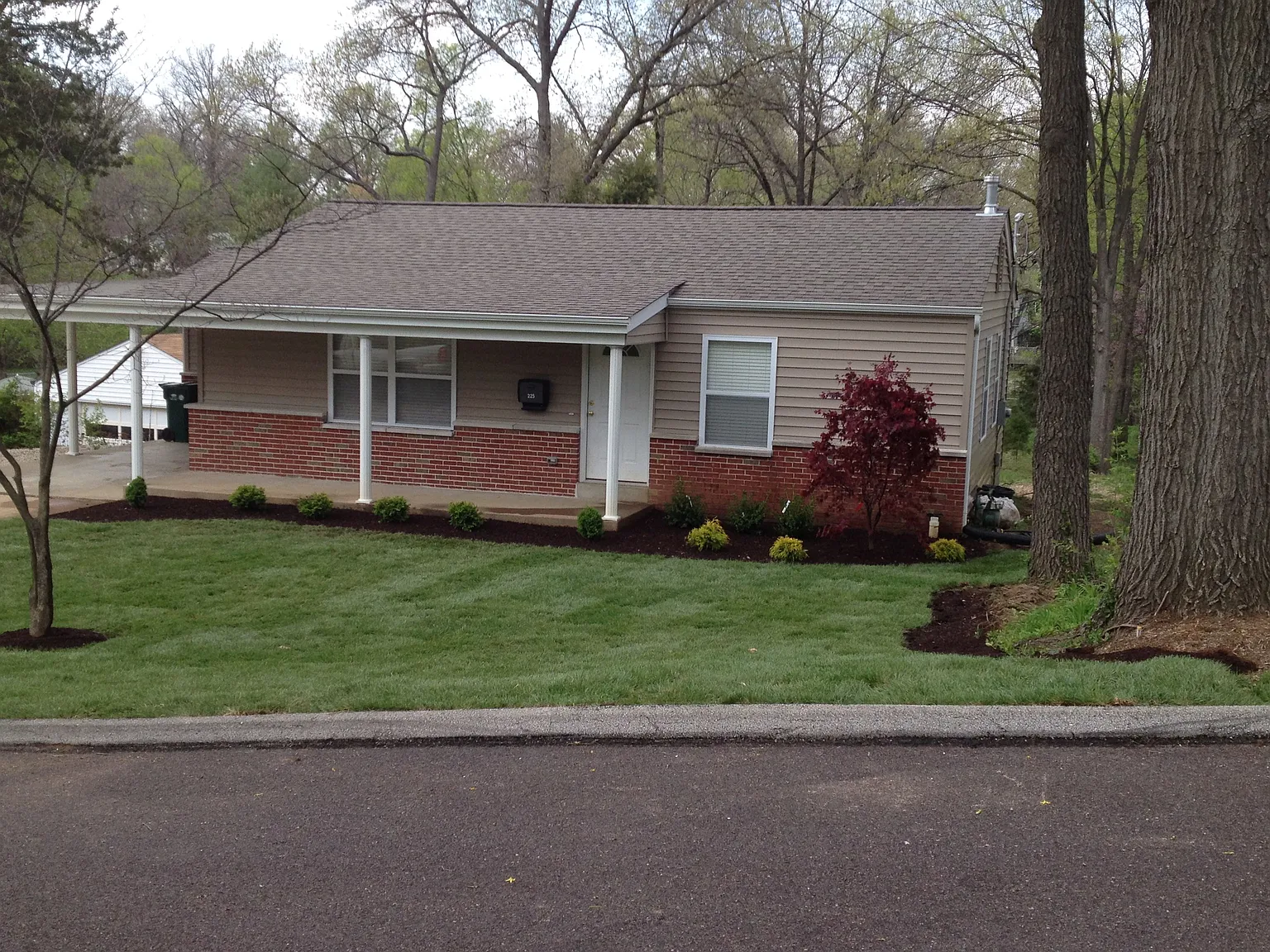 225 Southside Ave photo 1