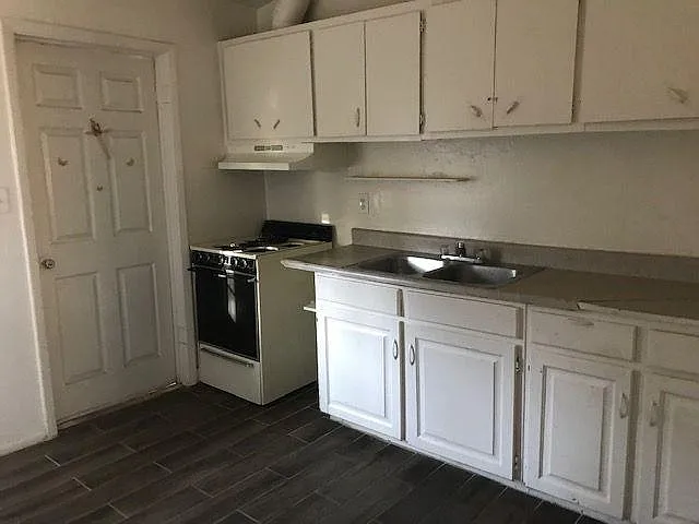 6719 N 59th Dr #3 — Photo 2