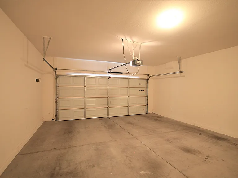 3242 E Rochelle St — Photo 16