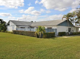 1102 Timberlane Cir, Greenacres, FL 33463
