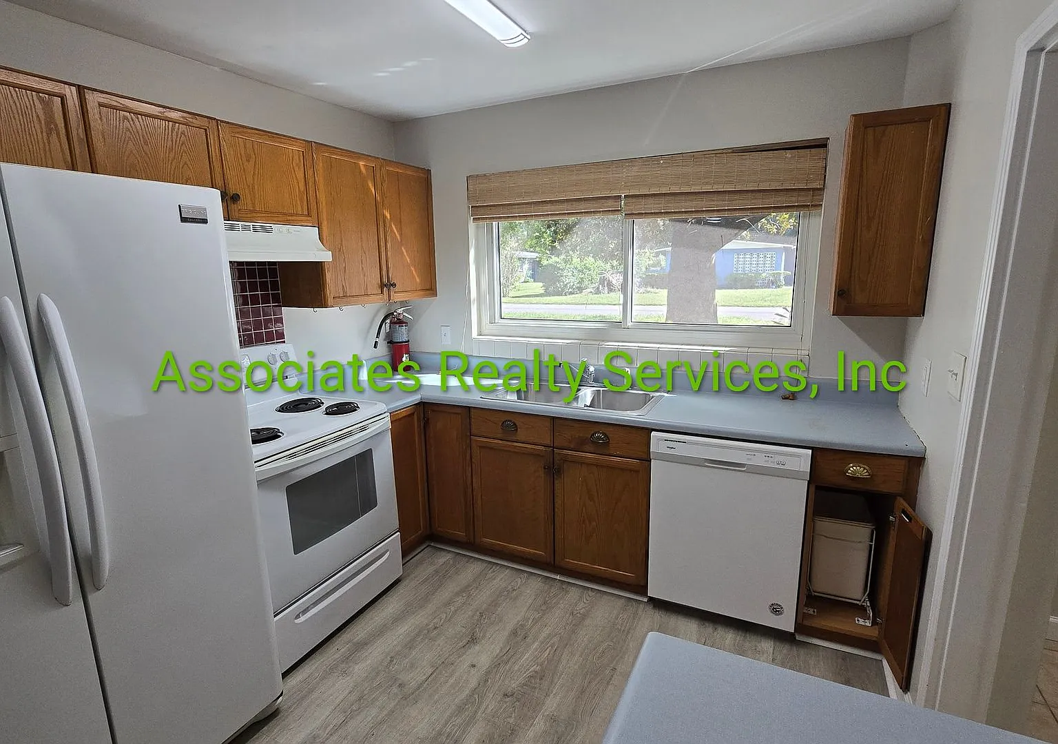 Beautiful 3 Br/1 Ba in Carol Estates — Photo 4
