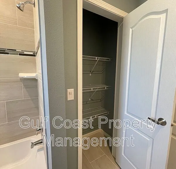 3200 Holly Ave — Photo 22