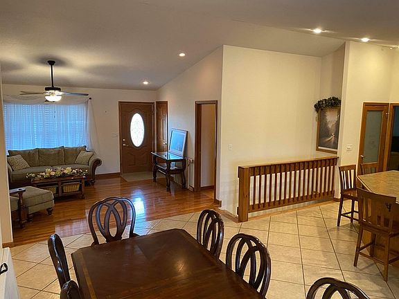 3rd image of 907 E Brewington Ave