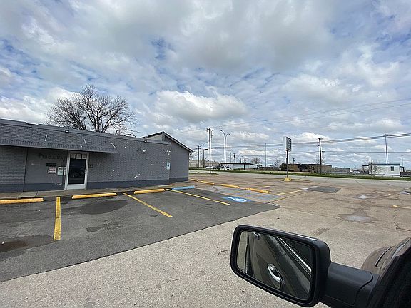 2nd image of 3010 E Abram St