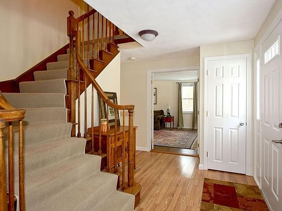 3rd image of 11 Lombard Ln
