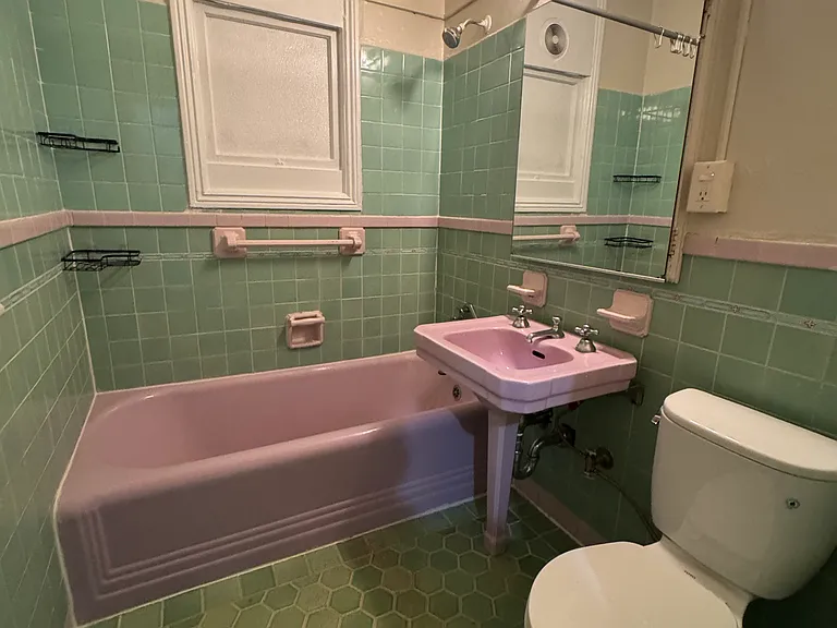 1690 Bay St #101 — Photo 11