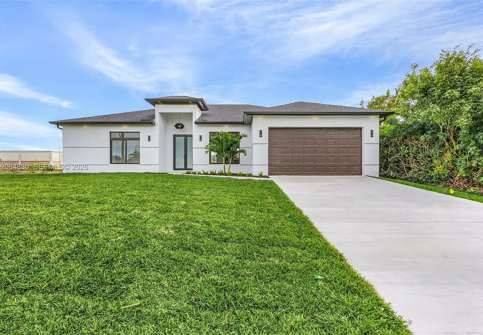 4 bed, 3.0 bath, 2030 sqft, $2,400 — Photo 1