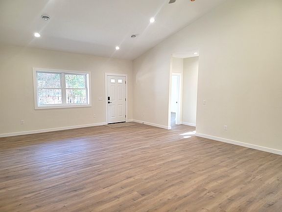 4th image of 810 Galena St
