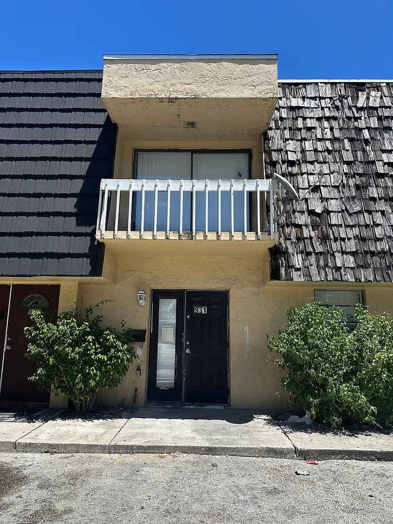 Large 3 bedroom 2 1/2 bath. — Photo 2