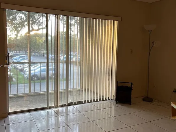 8120 SW 24th St APT 206, North Lauderdale, FL 33068