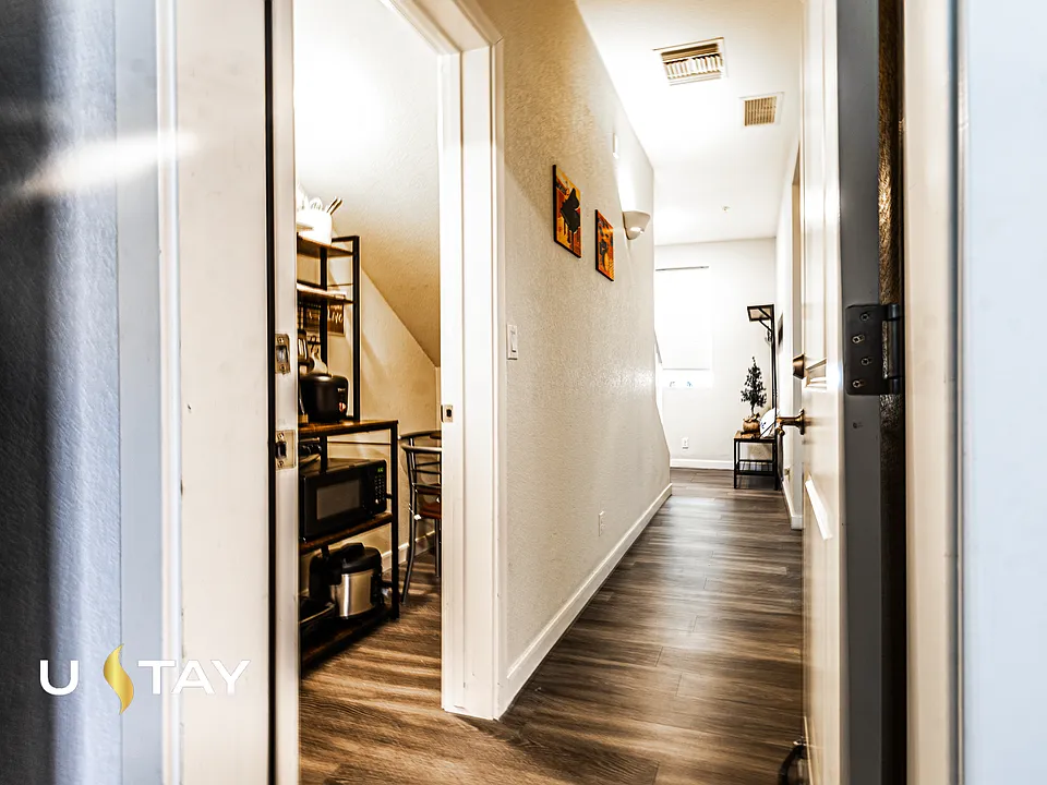 639 W Pepper Pl #101