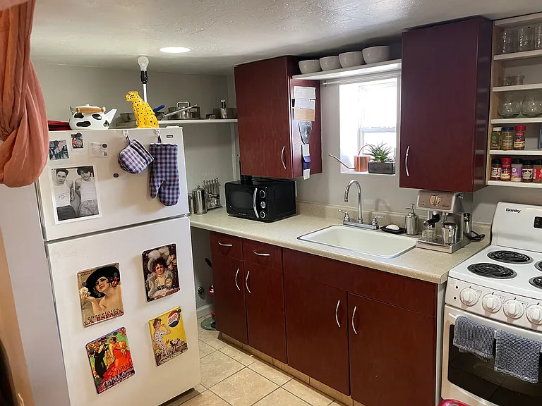 1911 W Palm Ln #D — Photo 8