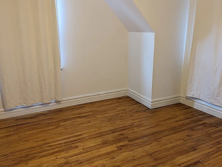 298 Wallace Ave S #MAIN AND UPPER — Photo 7