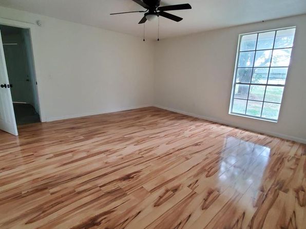1608 Royalwood Cir