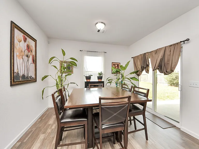 1024 Banyon Tree Ln — Photo 11