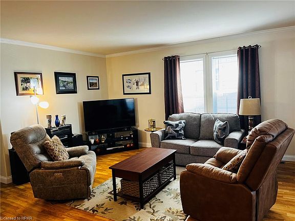 3rd image of 16 Lindsay Dr