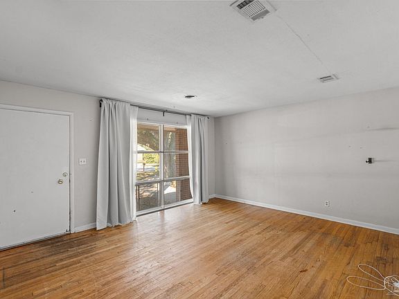 5th image of 433 Montrose Blvd