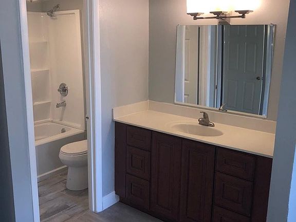 3rd image of 824 Sky Lake Cir APT A
