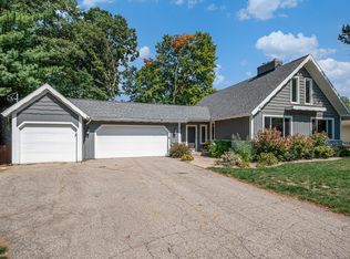 6950 Meadowcreek Dr, Hudsonville, MI 49426