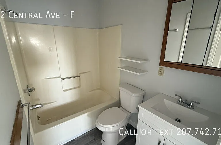 712 Central Ave #F — Photo 2