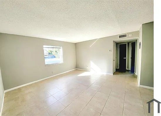 191 SW 15th St #101 — Photo 7