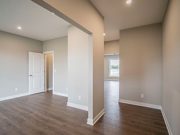 5th image of 681 Big Leaf Ave