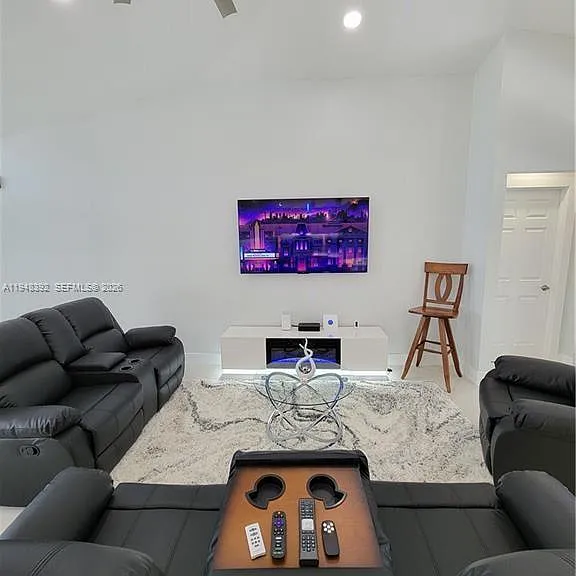 237 SW 47th St — Photo 6