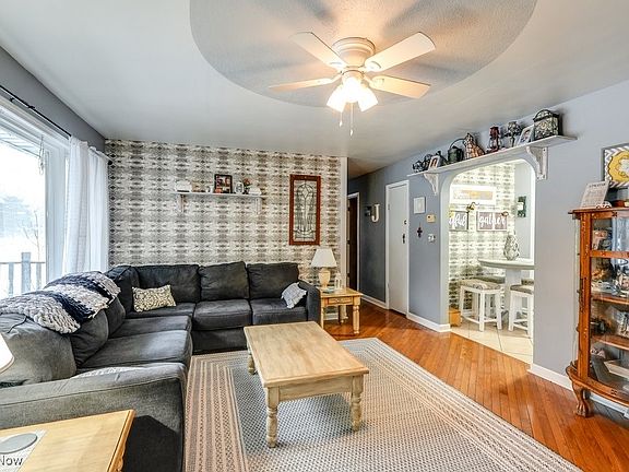 5th image of 3966 Genevieve Blvd