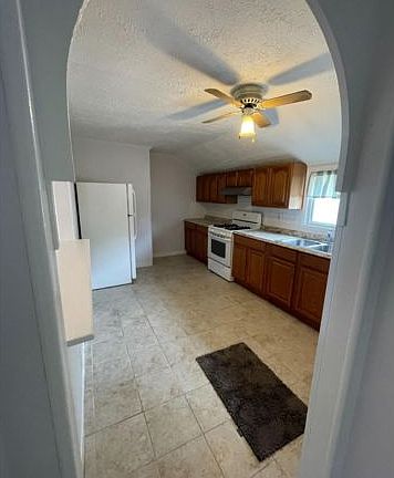 3rd image of 141 Sycamore St