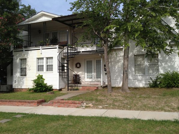 702 N 2nd St APT A