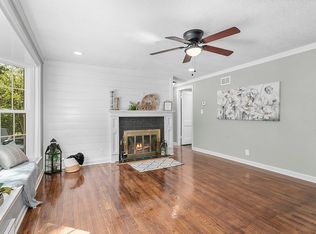 8655 Grande Pas Rd, Kansas City, MO 64114