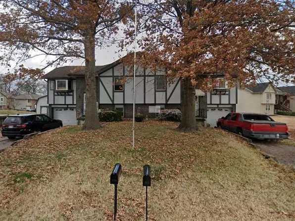 439 S 4th St, Edwardsville, KS 66111