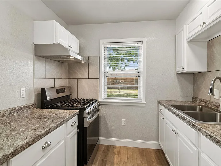 3800 Atlas Dr — Photo 9