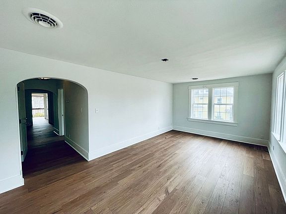 3rd image of 1144 S Spring St #B