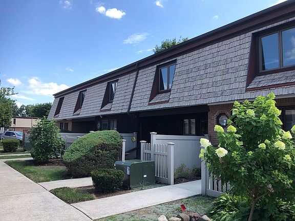 3rd image of 6 E Heritage Dr
