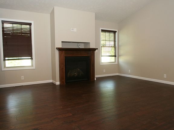 5th image of 110 Tulip Dr