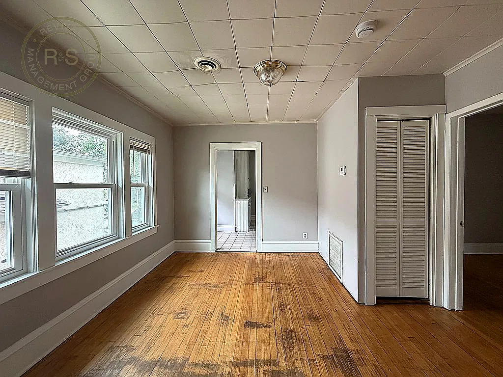 2 bed, 1100 sqft, $1,600 — Photo 2