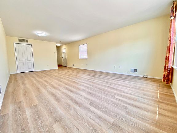 3rd image of 208 Mosel Ave
