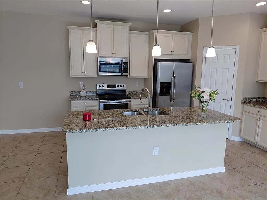 2 bed, 2.0 bath, 1135 sqft, $2,000 — Photo 4