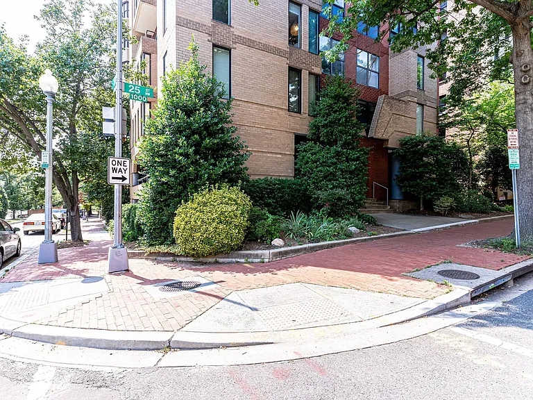 2501 K St NW #1B — Photo 46