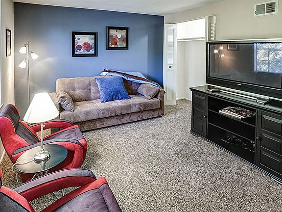 Guest Bedroom at Ashton Pointe