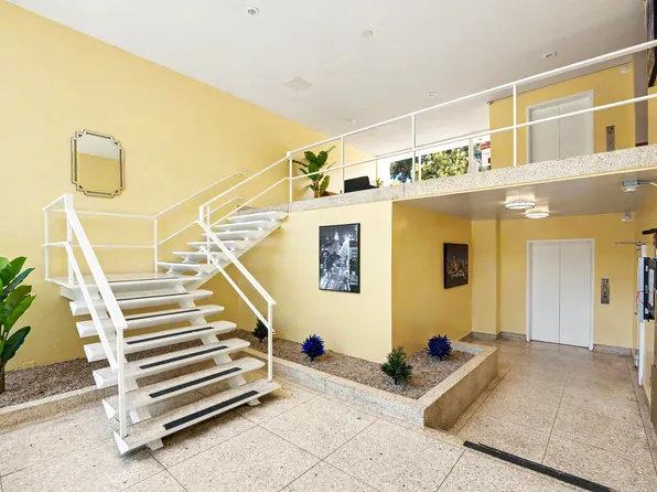 Hollywood Apartments
