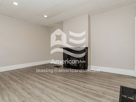 185720_004_wm_-_living_room_13496428.jpg